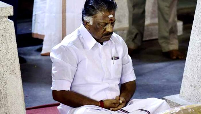 சசிகலா அதிரடி: அதிமுகவில் இருந்து ஓ.பன்னீர்செல்வம் நீக்கம்