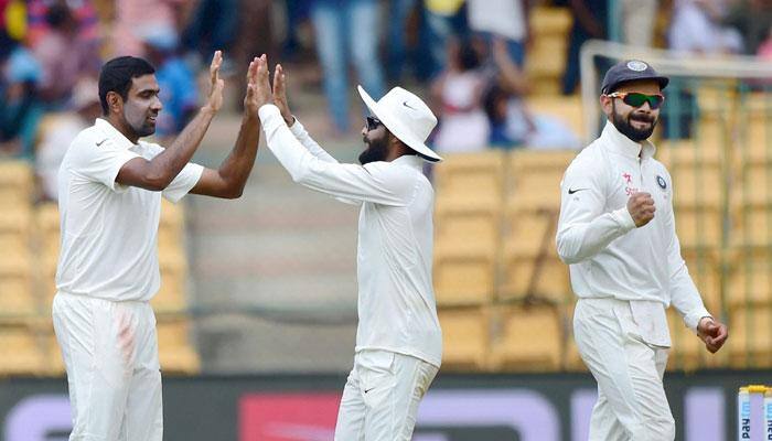 டெஸ்ட் கிரிக்கெட் பந்துவீச்சாளர்களில் அஷ்வின் - ஜடேஜா முதலிடம் டெஸ்ட் கிரிக்கெட் பந்துவீச்சாளர்களில் அஷ்வின் - ஜடேஜா முதலிடம்