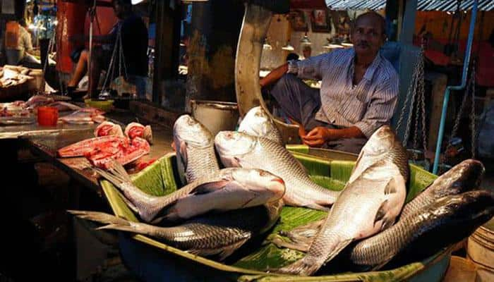 400 சிஆர்பிஎப் வீரர்களுக்கு வாந்தி, மயக்கம்!!