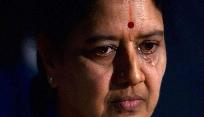 சசிகலாவை சந்திக்க ஆதார் அட்டை அவசியம்!! சசிகலாவை சந்திக்க ஆதார் அட்டை அவசியம்!!