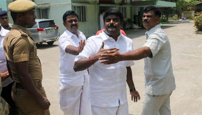 அமைச்சர் விஜயபாஸ்கர் வீட்டில் மீண்டும் ஐடி ரெய்டு | Tamil Nadu News in Tamil