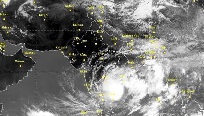 மோரா புயல்: தமிழகத்திற்கு பாதிப்பில்லை; வங்கதேசம் அருகே கரையை கடக்கும் title=