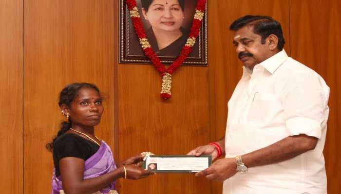 மின்சாரம் தாக்கியும், படகு கவிழ்ந்தும் உயிரிழந்தவர்களின் குடும்பங்களுக்கு நிதியுதவி - முதல்வர் வழங்கினார் மின்சாரம் தாக்கியும், படகு கவிழ்ந்தும் உயிரிழந்தவர்களின் குடும்பங்களுக்கு நிதியுதவி - முதல்வர் வழங்கினார்