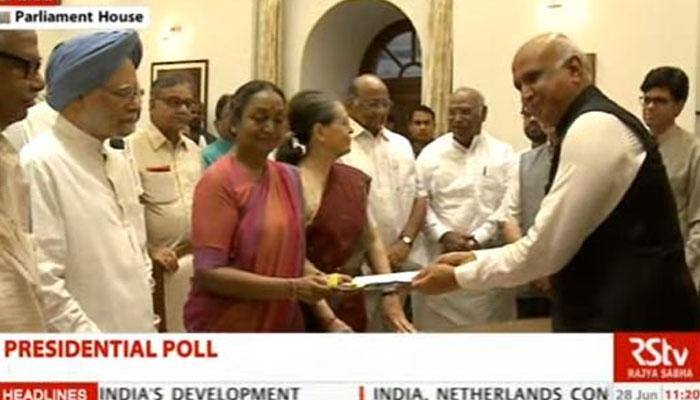 ஜனாதிபதி தேர்தல்: இன்று மனுதாக்கல் செய்தார் எதிர்க்கட்சி வேட்பாளர் மீரா குமார் ஜனாதிபதி தேர்தல்: இன்று மனுதாக்கல் செய்தார் எதிர்க்கட்சி வேட்பாளர் மீரா குமார்