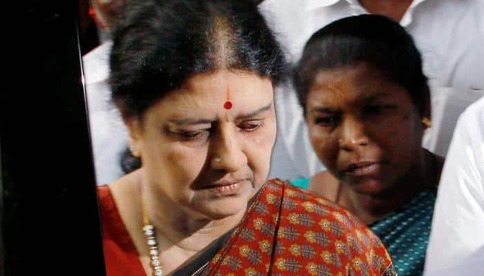 சசிகலாவுக்கு சிறையில் சிறப்பு வசதி ; ரூ.2 கோடி லஞ்சம் - அறிக்கை சசிகலாவுக்கு சிறையில் சிறப்பு வசதி ; ரூ.2 கோடி லஞ்சம் - அறிக்கை