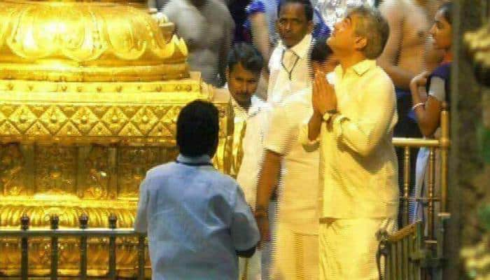 ‘விவேகம்’ வெளியீடு: திருப்பதியில் தரிசனம் செய்த ‘தல அஜித்’ -படங்கள் பார்க்க