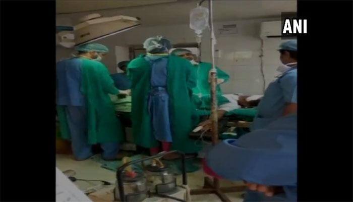 டாக்டர்கள் வாக்குவாதம்: சிசு பலி- அதிர்ச்சி வீடியோ டாக்டர்கள் வாக்குவாதம்: சிசு பலி- அதிர்ச்சி வீடியோ