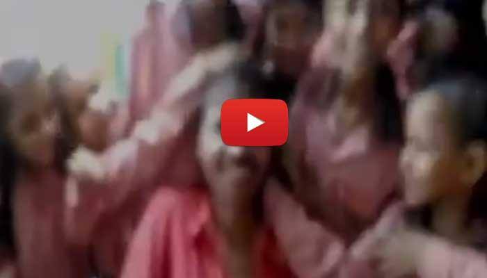 மதுபோதையில் தள்ளாடியபடியே வகுப்புக்கு வந்த ஆசிரியர் -#வீடியோ மதுபோதையில் தள்ளாடியபடியே வகுப்புக்கு வந்த ஆசிரியர் -#வீடியோ