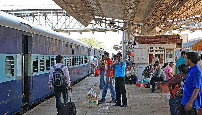 மார்ச் ரயில் டிக்கெட்டுக்கு சேவை கட்டணம் இல்லை!!