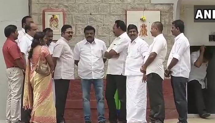 5 நாள் பரோலில் வெளி வருகிறார் சசிகலா! 5 நாள் பரோலில் வெளி வருகிறார் சசிகலா!