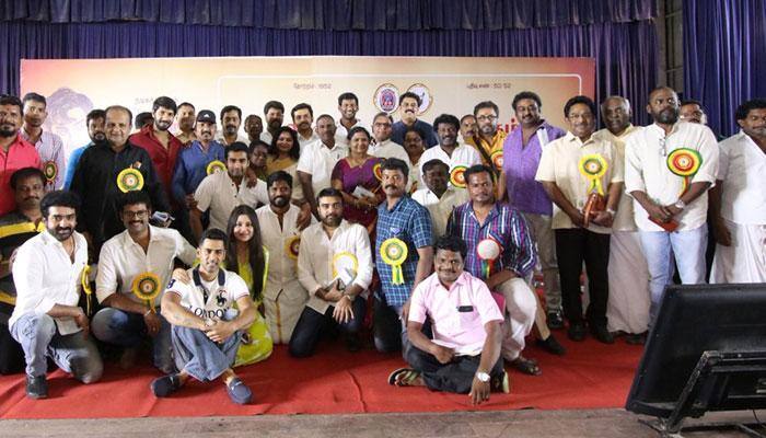 சிவாஜி சிலையில் மீண்டும் கருணாநிதி பெயர்- நடிகர் சங்கம்!! சிவாஜி சிலையில் மீண்டும் கருணாநிதி பெயர்- நடிகர் சங்கம்!!