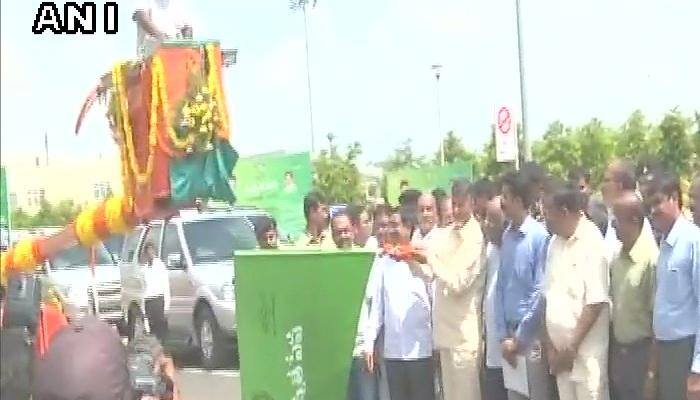 கழிவு சுத்திகரிப்பிற்காக புதுதிட்டம்: ஆந்திரா முதல்வர் துவங்கினார்! கழிவு சுத்திகரிப்பிற்காக புதுதிட்டம்: ஆந்திரா முதல்வர் துவங்கினார்!