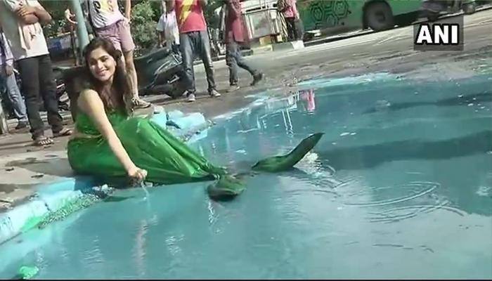 வியப்பு: இப்படியும் போராட்டம் நடத்தலாமா? வியப்பு: இப்படியும் போராட்டம் நடத்தலாமா?
