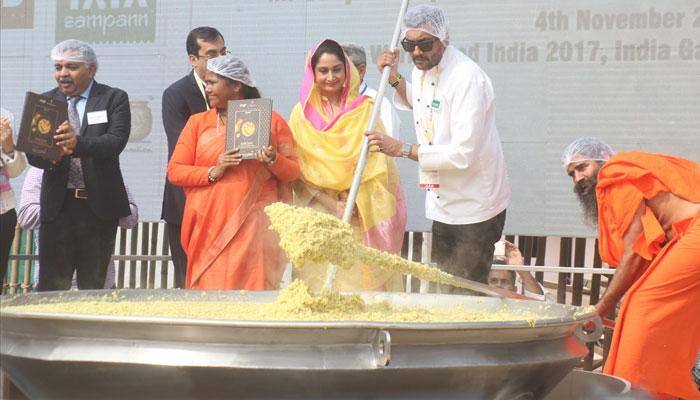 918 KG கிச்சடி செய்து இந்தியா கின்னஸ் சாதனை