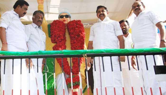 நெல்லையில் பலத்த பாதுகாப்புடன் எம்ஜிஆர் நூற்றாண்டு விழா! நெல்லையில் பலத்த பாதுகாப்புடன் எம்ஜிஆர் நூற்றாண்டு விழா!