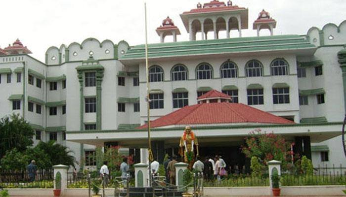 இறக்குமதி செய்த மணலை விற்க தடை மறுப்பு : ஐகோர்ட்டு உத்தரவு இறக்குமதி செய்த மணலை விற்க தடை மறுப்பு : ஐகோர்ட்டு உத்தரவு