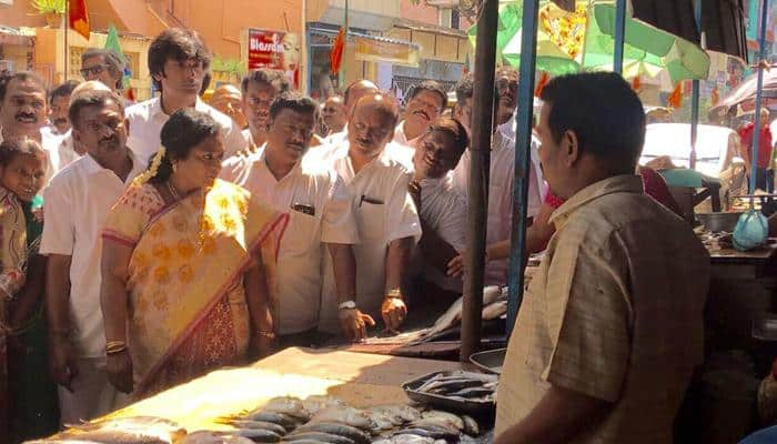 கோடம்பாக்கம் மார்கெட் பகுதியில் தமிழிசை ஆய்வு!