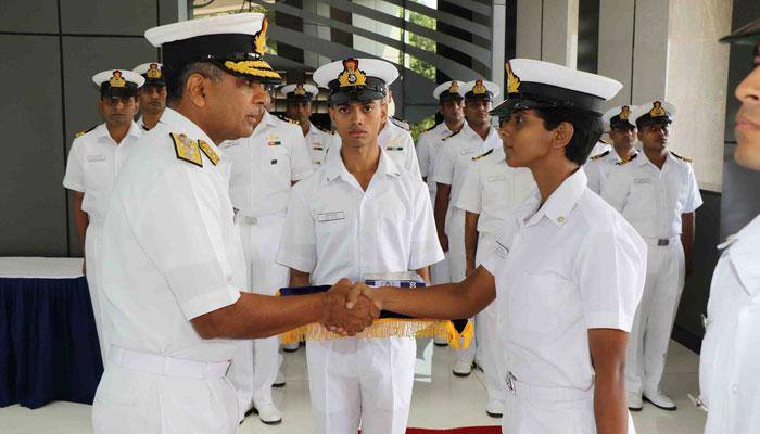 இந்திய கடற்படையில் முதல் பெண் பைலட் ஆகா சுப்காங்கி ஸ்வரூப் நியமிப்பு title=