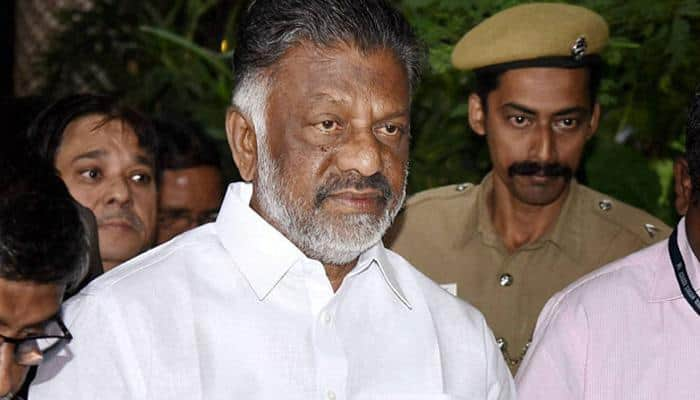 இரட்டை இலை விவகாரம்: சுப்ரீம் கோர்ட்டில் ஓபிஎஸ் கேவியட் மனு தாக்கல்!