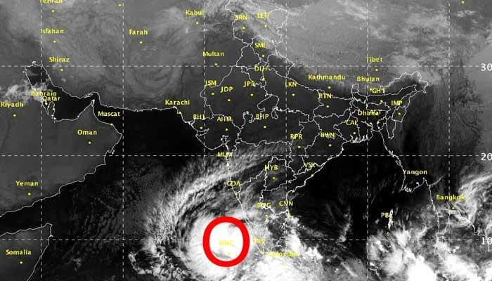 கன்னியாகுமரியை விட்டு விலகி சென்ற ஓகி புயல்.. லட்சத்தீவை நோக்கி நகர்வு. 