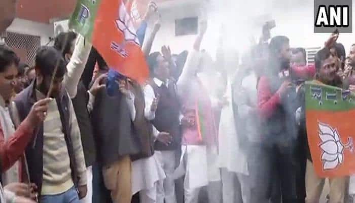 UP-யில் பிஜேபி வெற்றி;பட்டாசு வெடித்து கொண்டாட்டம்! UP-யில் பிஜேபி வெற்றி;பட்டாசு வெடித்து கொண்டாட்டம்!
