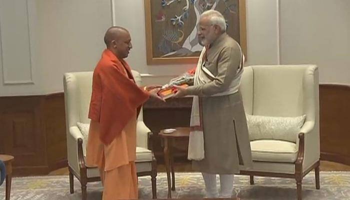 UP முதல்வர் யோகி ஆதித்யநாத் பிரதமர் மோடியை சந்தித்தார். UP முதல்வர் யோகி ஆதித்யநாத் பிரதமர் மோடியை சந்தித்தார்.