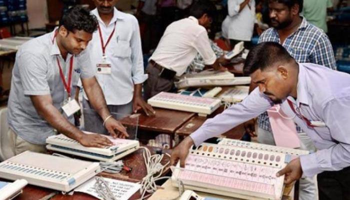 வாக்குப்பதிவு இயந்திரத்துடன் ‘புளூடூத்’ இணைத்ததாக புகார்: தேர்தல் கமிஷன் பதில்! வாக்குப்பதிவு இயந்திரத்துடன் ‘புளூடூத்’ இணைத்ததாக புகார்: தேர்தல் கமிஷன் பதில்!