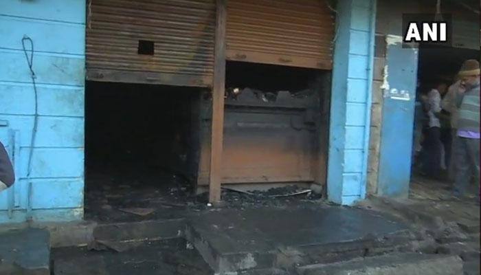 மதுபான விடுதியில் தீ விபத்து: 5 ஊழியர்கள் பலி! மதுபான விடுதியில் தீ விபத்து: 5 ஊழியர்கள் பலி!