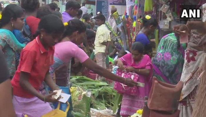 பொங்கல் பண்டிகை: ராமேசுவரத்தில் கூட்டம் அலைமோதல்!! பொங்கல் பண்டிகை: ராமேசுவரத்தில் கூட்டம் அலைமோதல்!!
