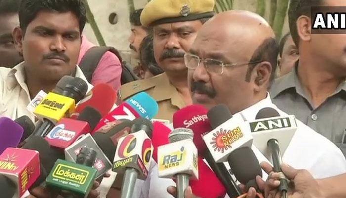 சசிகலா விவகாரம்: அமைச்சர் ஜெயக்குமார் காட்டம்!! சசிகலா விவகாரம்: அமைச்சர் ஜெயக்குமார் காட்டம்!!