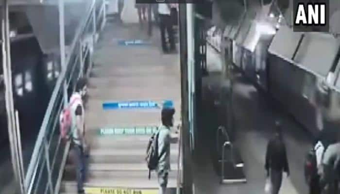 மும்பை ரயிலில் இருந்து தவறி விழுந்த சிறுவன்: வைரலாகும் வீடியோ!! மும்பை ரயிலில் இருந்து தவறி விழுந்த சிறுவன்: வைரலாகும் வீடியோ!!