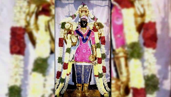 அம்மனுக்கே சுடிதார் போட்டு டிரென்டாக்கிய 2 அர்ச்சகர்கள்!