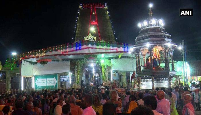 மகா சிவராத்திரி 2018: ராமேஸ்வரத்தில் குவியும் பக்தர்கள்!