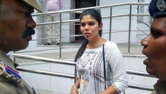 உச்ச நீதிமன்றத்தில் திருநங்கை ஷானவி-யின் மனு விசாரணைக்கு வருகிறது! உச்ச நீதிமன்றத்தில் திருநங்கை ஷானவி-யின் மனு விசாரணைக்கு வருகிறது!