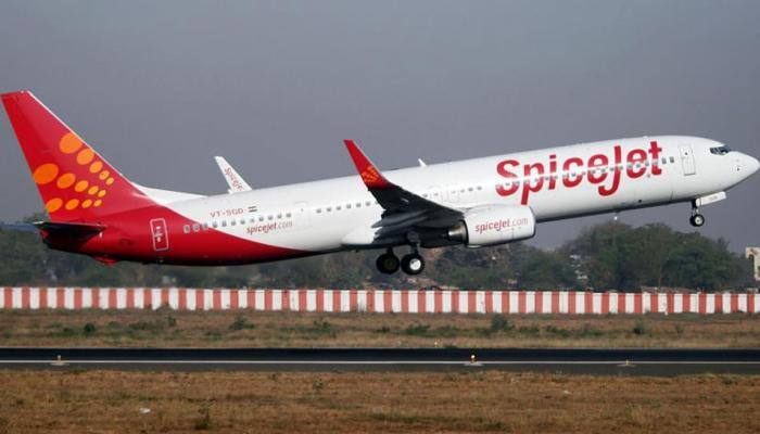 பெங்களூரு விமான நிலையத்தில் மோதிய ஸ்பைஸ் ஜெட்: பயணிகள் அதிர்ச்சி! பெங்களூரு விமான நிலையத்தில் மோதிய ஸ்பைஸ் ஜெட்: பயணிகள் அதிர்ச்சி!