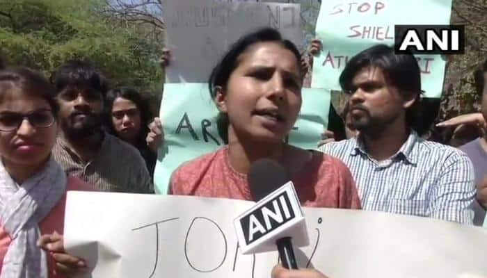 JNU பல்கலை., பேராசிரியருக்கு எதிராக மாணவர்கள் போராட்டம்!