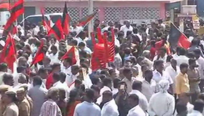 #CauveryIssue: கறுப்புக் கொடியேந்தி மு.க.ஸ்டாலின் தலைமையில் பேரணி! 