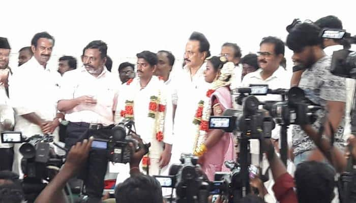 போராட்டக்களத்தில் திருமணம் செய்து வைத்த ஸ்டாலின்!