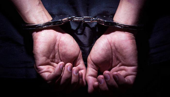 காருக்குள் சில்மிஷம் செய்த குருகிராம் காதல் ஜோடி கைது! காருக்குள் சில்மிஷம் செய்த குருகிராம் காதல் ஜோடி கைது!