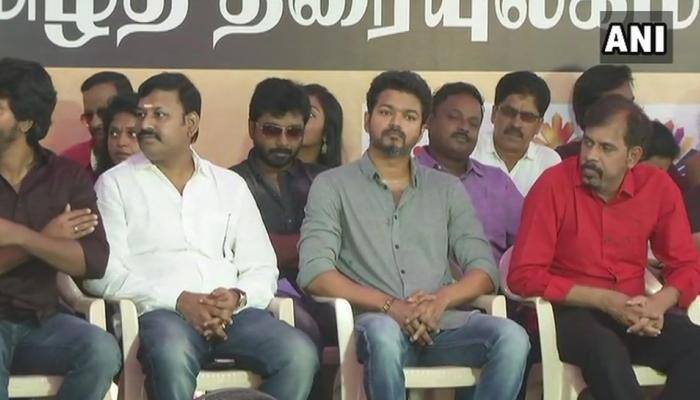 #CauveryIssue: காவிரிக்காக போராடும் திரையுலகம்! #CauveryIssue: காவிரிக்காக போராடும் திரையுலகம்!