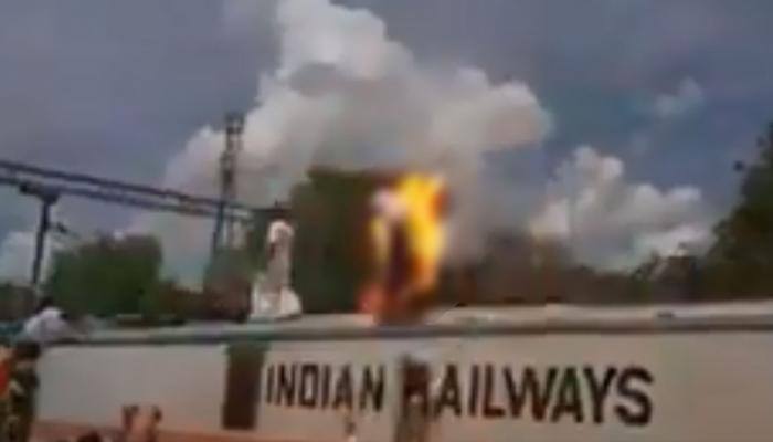#CauveryIssue: ரயில் மீது ஏறி போராடிய பாமக தொண்டர் உயிரிழப்பு! title=