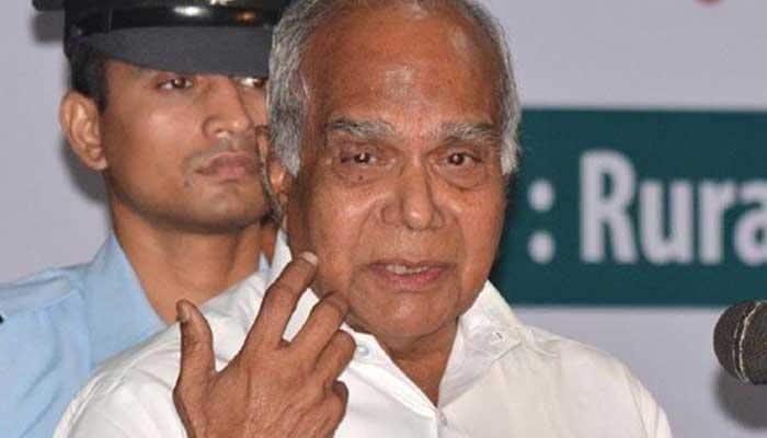 கன்னம் விவகாரத்தில் மன்னிப்பு கேட்ட ஆளுநர் நாளை டெல்லி செல்கிறார் கன்னம் விவகாரத்தில் மன்னிப்பு கேட்ட ஆளுநர் நாளை டெல்லி செல்கிறார்