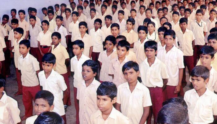 கிராமப்புற மாணவர்களின் கல்வியை பாதிக்கும் அதிரடி முடிவு! கிராமப்புற மாணவர்களின் கல்வியை பாதிக்கும் அதிரடி முடிவு!