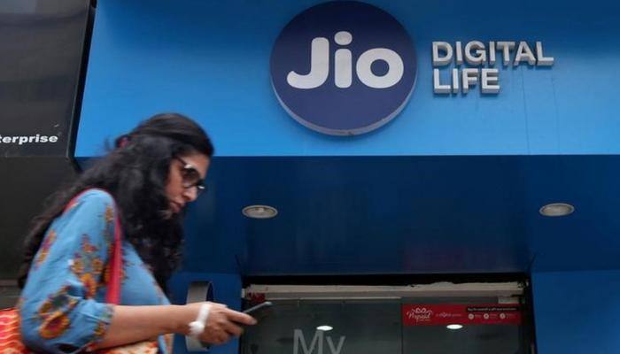 இளைஞர்களே முந்துங்கள்; Reliance Jio-ல் 80,000 பணியிடங்கள்! இளைஞர்களே முந்துங்கள்; Reliance Jio-ல் 80,000 பணியிடங்கள்!