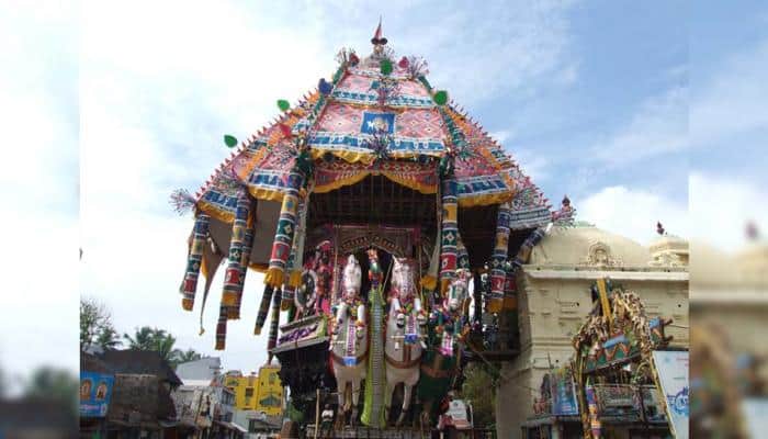 ஆரவாரமாக தொடங்கிய திருவாரூர் தியாகராஜர் ஆழித்தேரோட்டம்! ஆரவாரமாக தொடங்கிய திருவாரூர் தியாகராஜர் ஆழித்தேரோட்டம்!