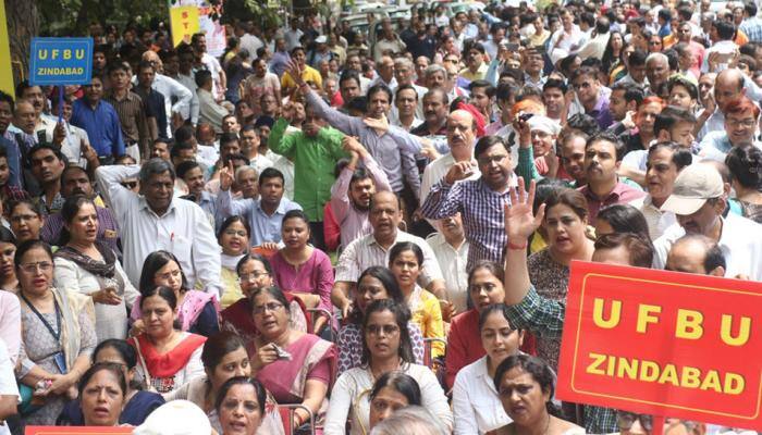 ரூ.20000 கோடி பரிவர்தனையை பாதித்த Bank strike! ரூ.20000 கோடி பரிவர்தனையை பாதித்த Bank strike!
