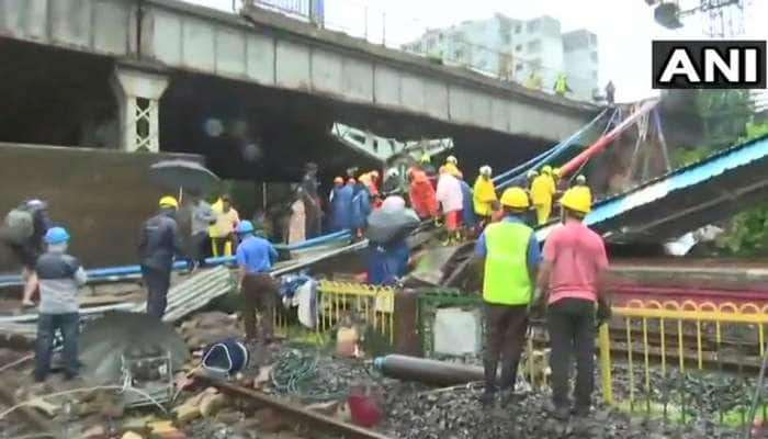 அந்தேரிஅருகே பாலம் இடிந்து விழுந்தது! 2 பேர் காயம்!