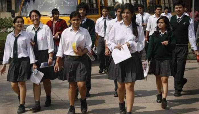 மாணவிகளின் உள்ளாடைக்கு கட்டுப்பாடு விதித்த பிரபல பள்ளி! மாணவிகளின் உள்ளாடைக்கு கட்டுப்பாடு விதித்த பிரபல பள்ளி!