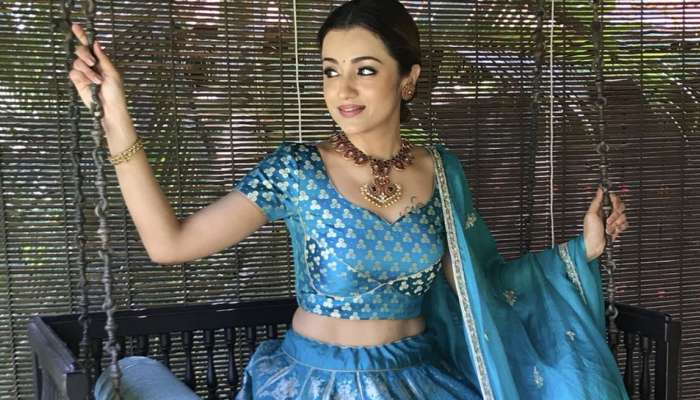 ரசிகர்களை குழப்பும் நடிகை திரிஷாவின் டிவிட்டர் பதிவு! ரசிகர்களை குழப்பும் நடிகை திரிஷாவின் டிவிட்டர் பதிவு!