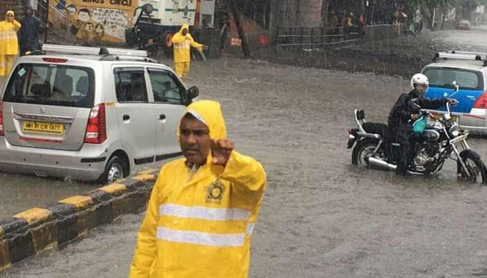 மும்பையில் தொடரும் கனமழை! அவதியில் பொதுமக்கள்!